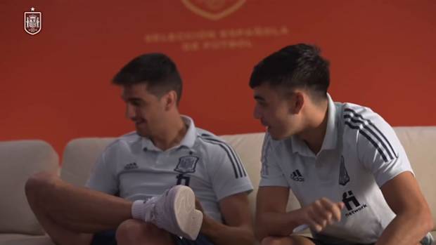 Fernando Alonso tests Spain players